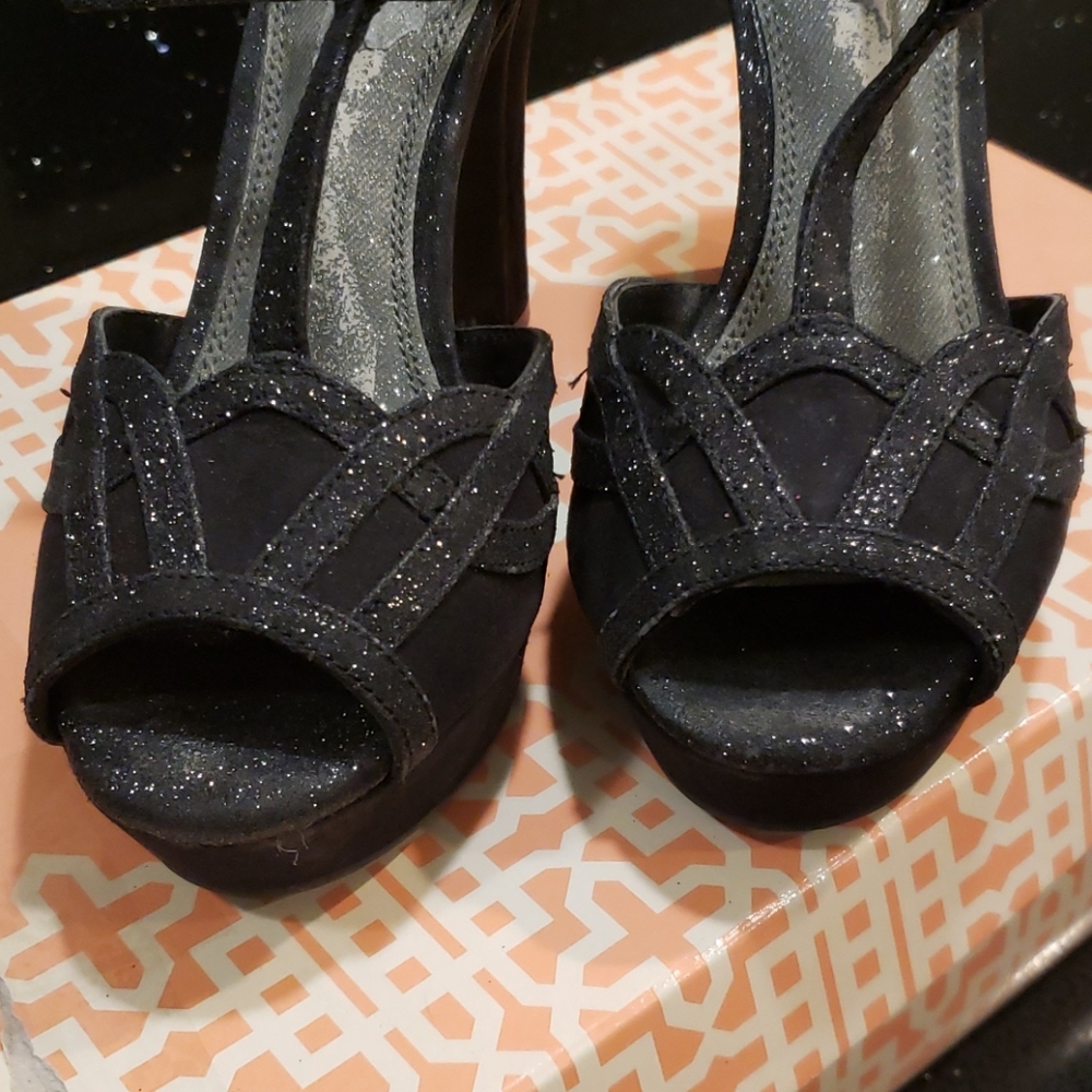 High Heels - Picture 2 of 4
